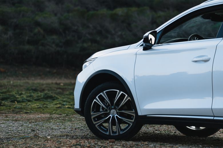 Avantages exclusifs pour l'achat du BYD Tang chez Helios Cars