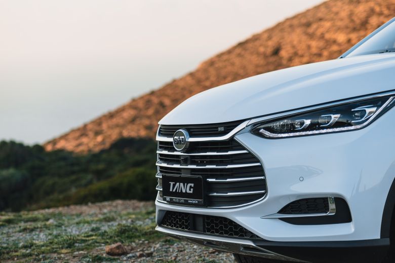 Avantages exclusifs pour l'achat du BYD Tang chez Helios Cars