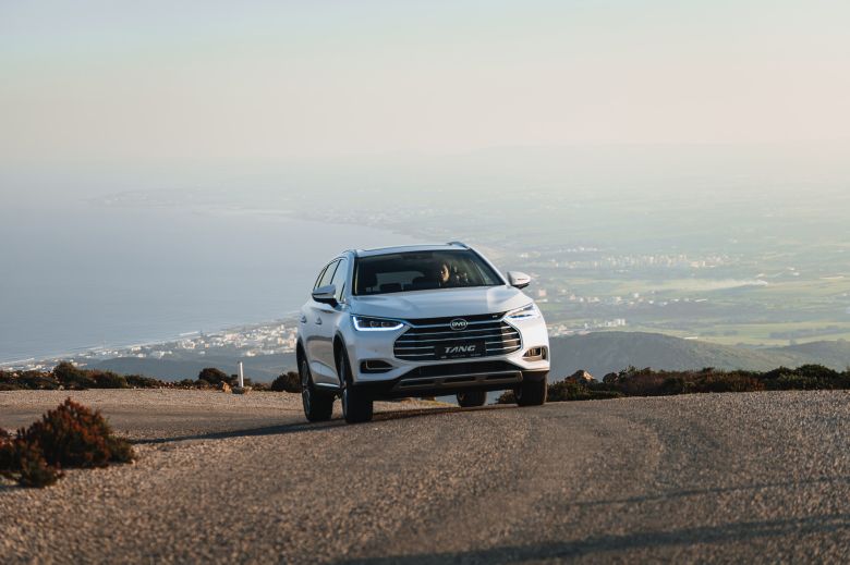 Avantages exclusifs pour l'achat du BYD Tang chez Helios Cars