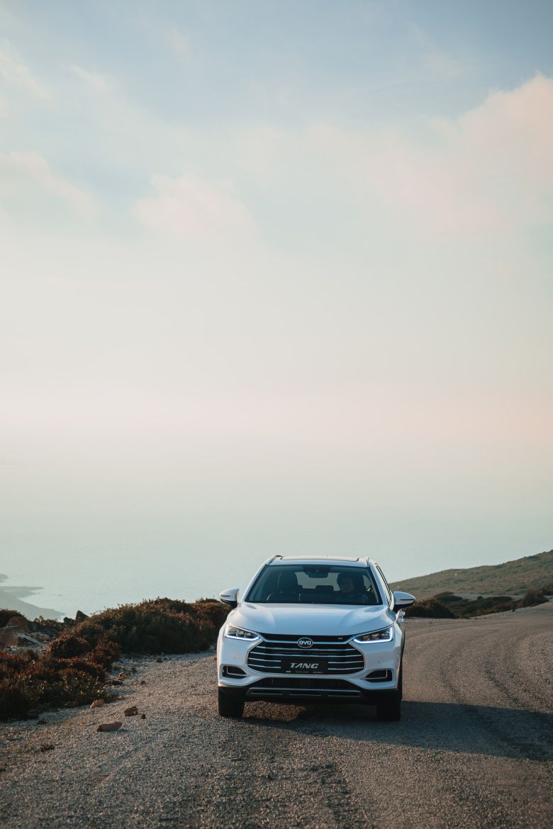 Avantages exclusifs pour l'achat du BYD Tang chez Helios Cars