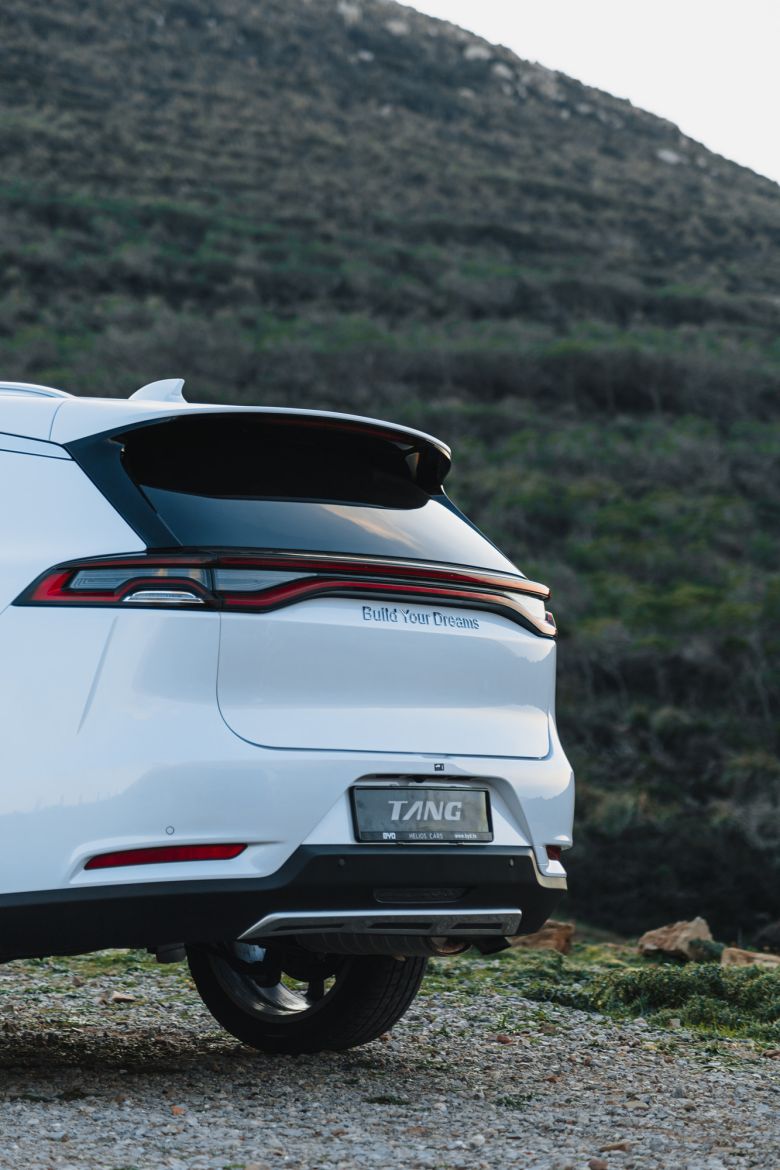 Avantages exclusifs pour l'achat du BYD Tang chez Helios Cars