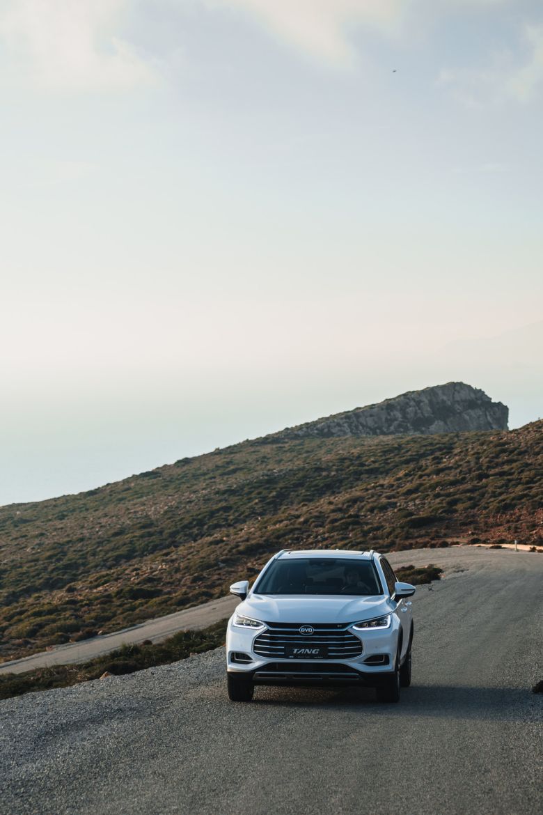 Avantages exclusifs pour l'achat du BYD Tang chez Helios Cars