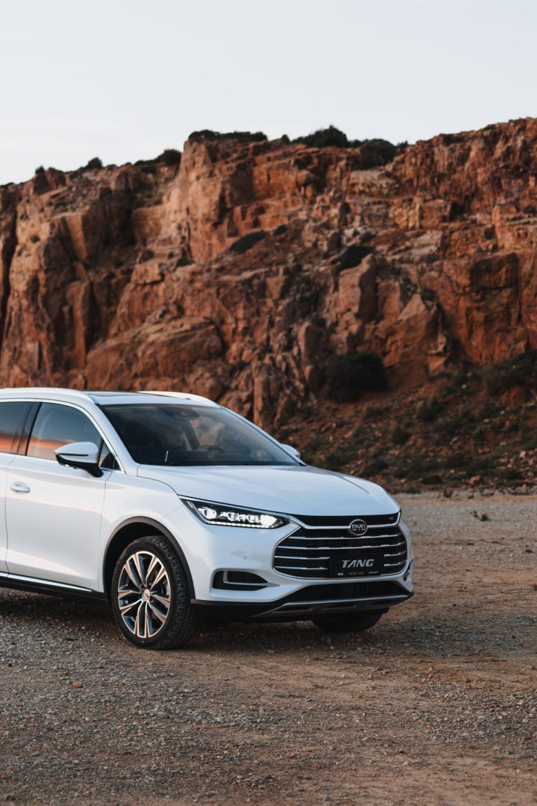 Avantages exclusifs pour l'achat du BYD Tang chez Helios Cars