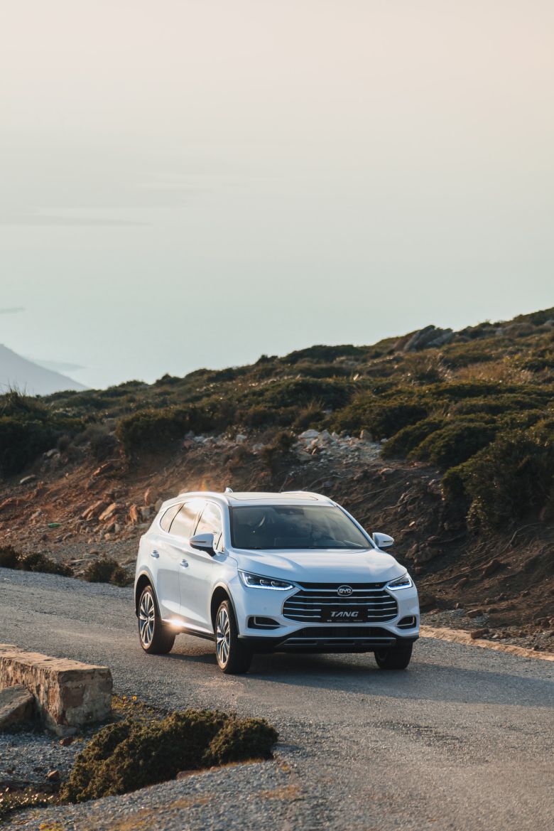 Avantages exclusifs pour l'achat du BYD Tang chez Helios Cars