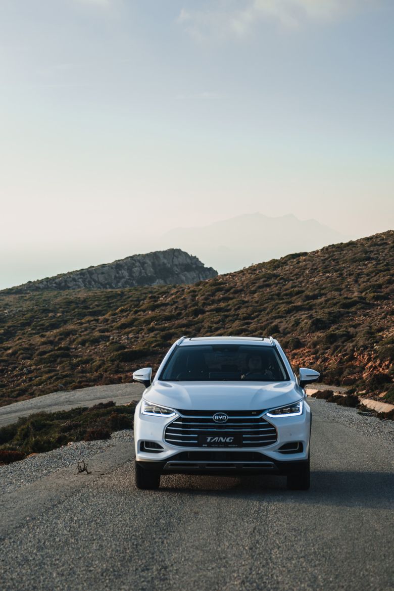 Avantages exclusifs pour l'achat du BYD Tang chez Helios Cars