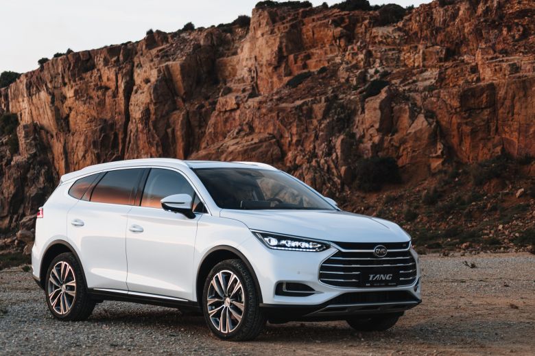 Avantages exclusifs pour l'achat du BYD Tang chez Helios Cars