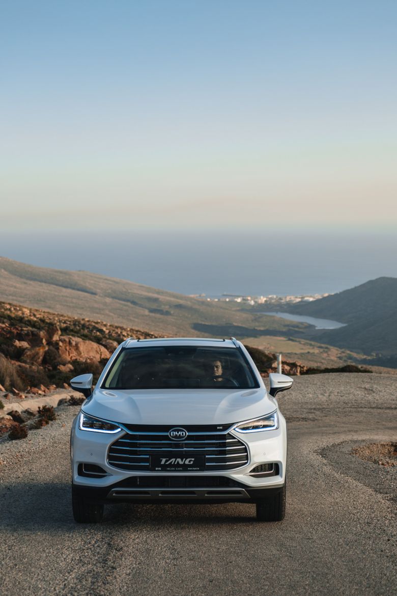 Avantages exclusifs pour l'achat du BYD Tang chez Helios Cars