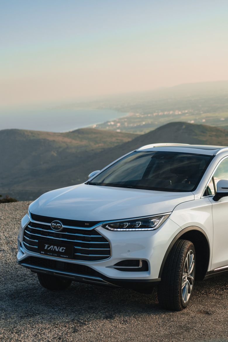 Avantages exclusifs pour l'achat du BYD Tang chez Helios Cars