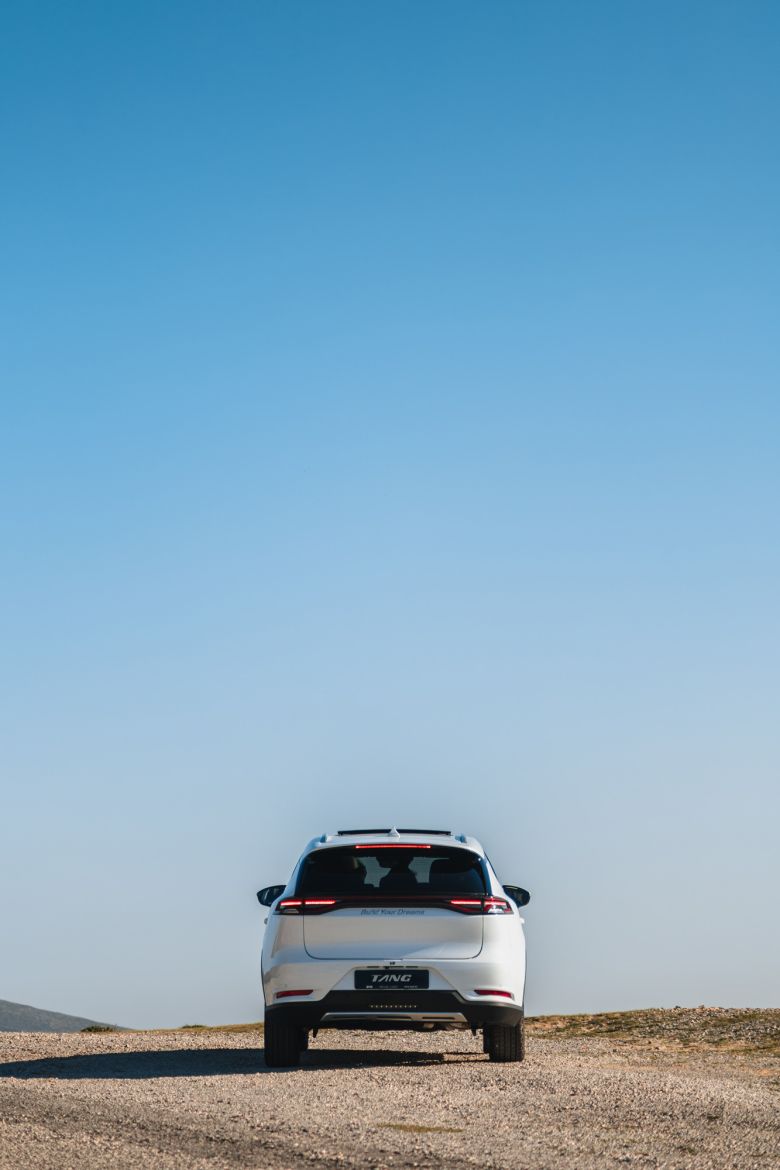 Avantages exclusifs pour l'achat du BYD Tang chez Helios Cars