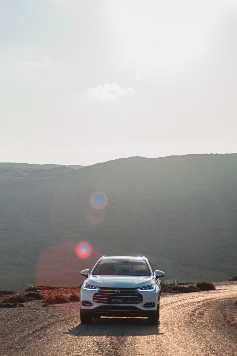 Avantages exclusifs pour l'achat du BYD Tang chez Helios Cars