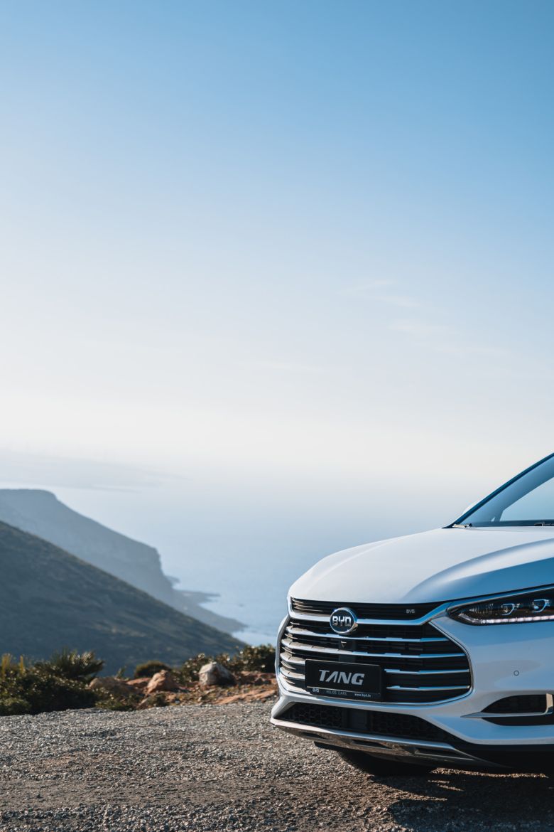 Avantages exclusifs pour l'achat du BYD Tang chez Helios Cars