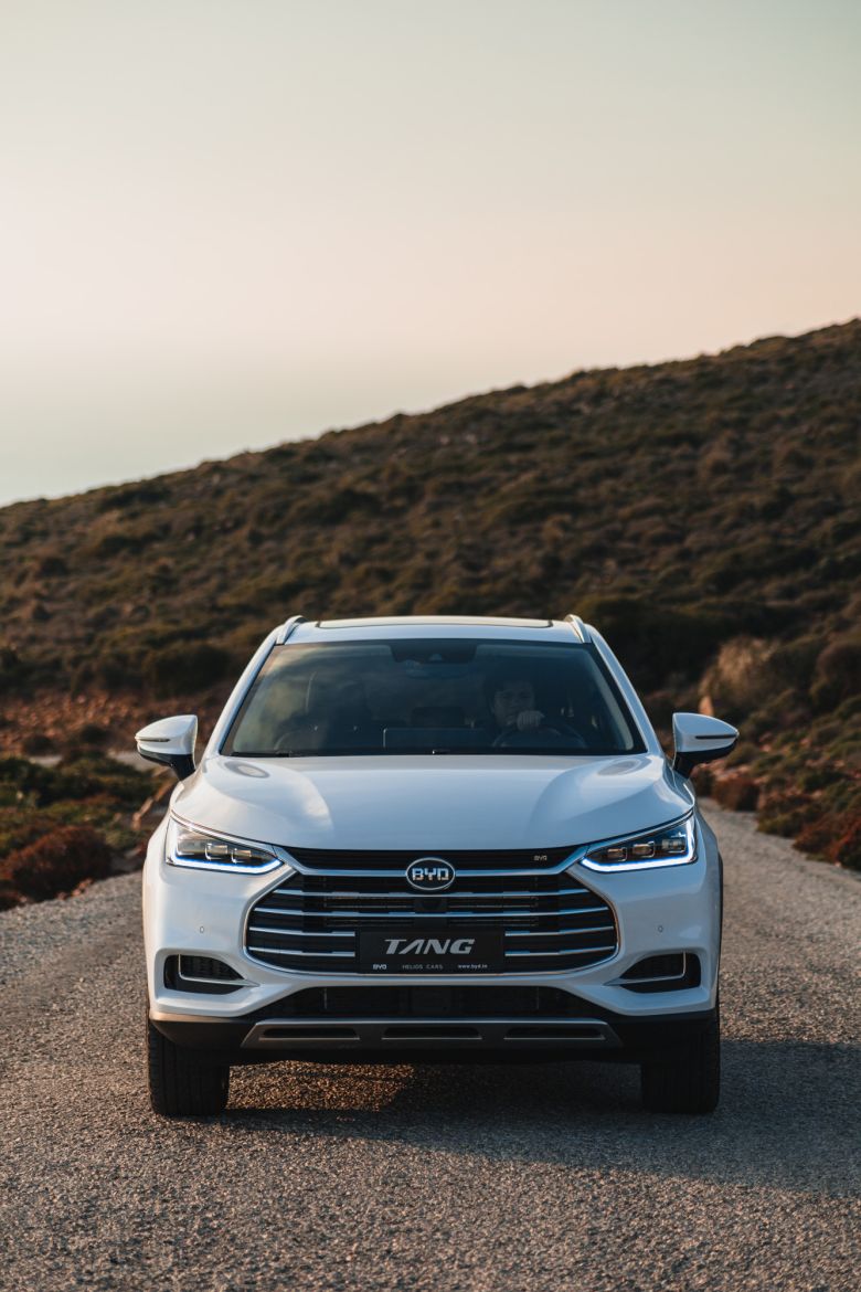 Avantages exclusifs pour l'achat du BYD Tang chez Helios Cars