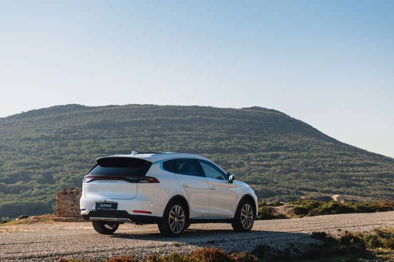 Avantages exclusifs pour l'achat du BYD Tang chez Helios Cars