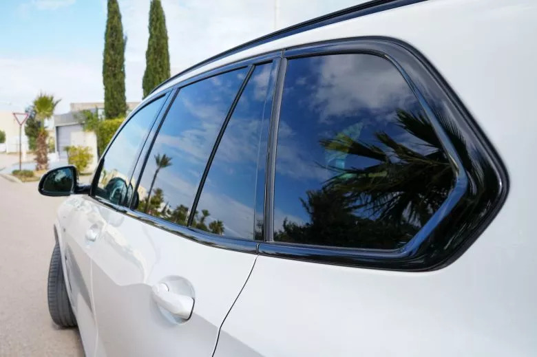 Essai BMW X5 45e, le SUV désormais proposé en hybride rechargeable en Tunisie chez Ben Jemâa Motors