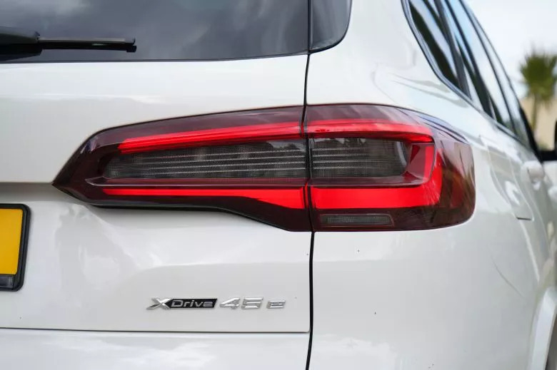 Essai BMW X5 45e, le SUV désormais proposé en hybride rechargeable en Tunisie chez Ben Jemâa Motors