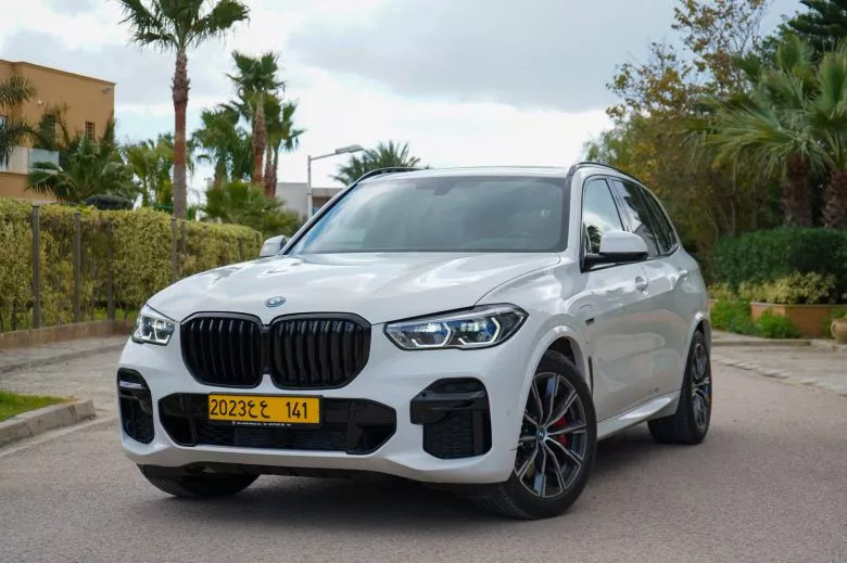 Essai BMW X5 45e, le SUV désormais proposé en hybride rechargeable en Tunisie chez Ben Jemâa Motors