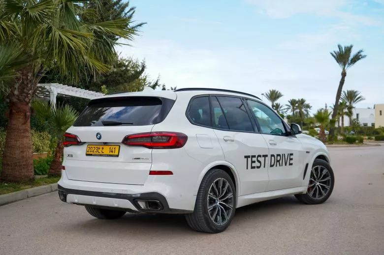 Essai BMW X5 45e, le SUV désormais proposé en hybride rechargeable en Tunisie chez Ben Jemâa Motors
