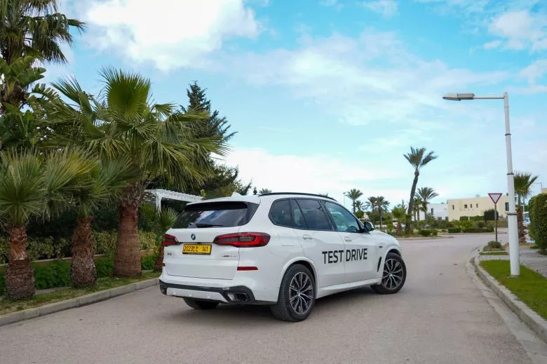 Essai BMW X5 45e, le SUV désormais proposé en hybride rechargeable en Tunisie chez Ben Jemâa Motors