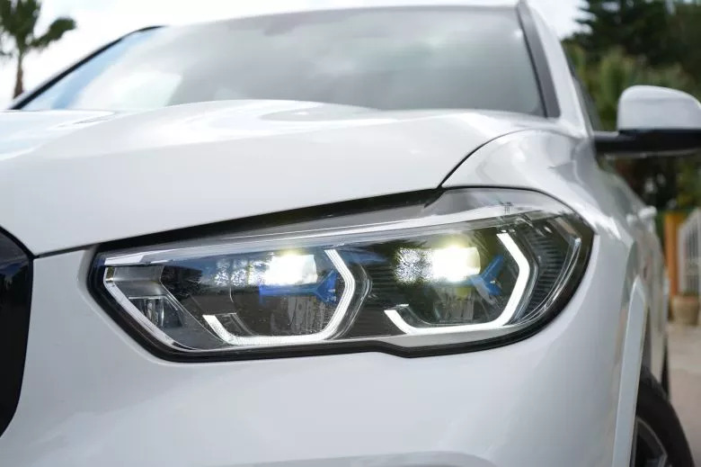 Essai BMW X5 45e, le SUV désormais proposé en hybride rechargeable en Tunisie chez Ben Jemâa Motors