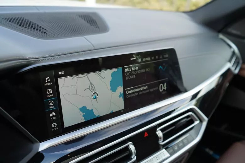 Essai BMW X5 45e, le SUV désormais proposé en hybride rechargeable en Tunisie chez Ben Jemâa Motors