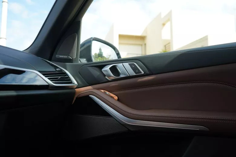 Essai BMW X5 45e, le SUV désormais proposé en hybride rechargeable en Tunisie chez Ben Jemâa Motors