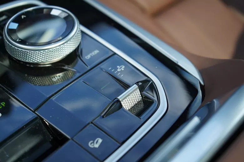 Essai BMW X5 45e, le SUV désormais proposé en hybride rechargeable en Tunisie chez Ben Jemâa Motors