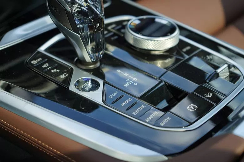 Essai BMW X5 45e, le SUV désormais proposé en hybride rechargeable en Tunisie chez Ben Jemâa Motors