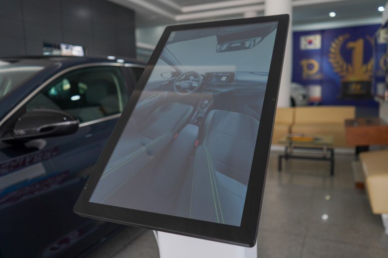 Alpha Hyundai Motor innove avec des bornes digitales pour une expérience client optimale