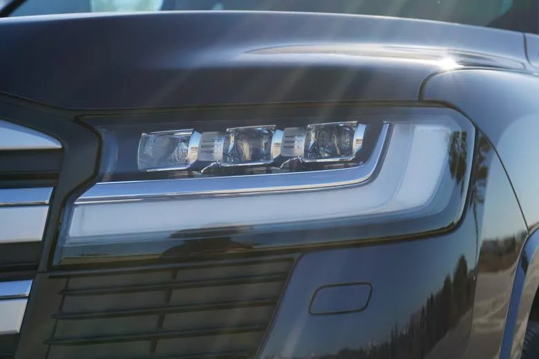 Toyota Land Cruiser 300 3.3 L V6 Bi-Turbo Diesel 4WD VX