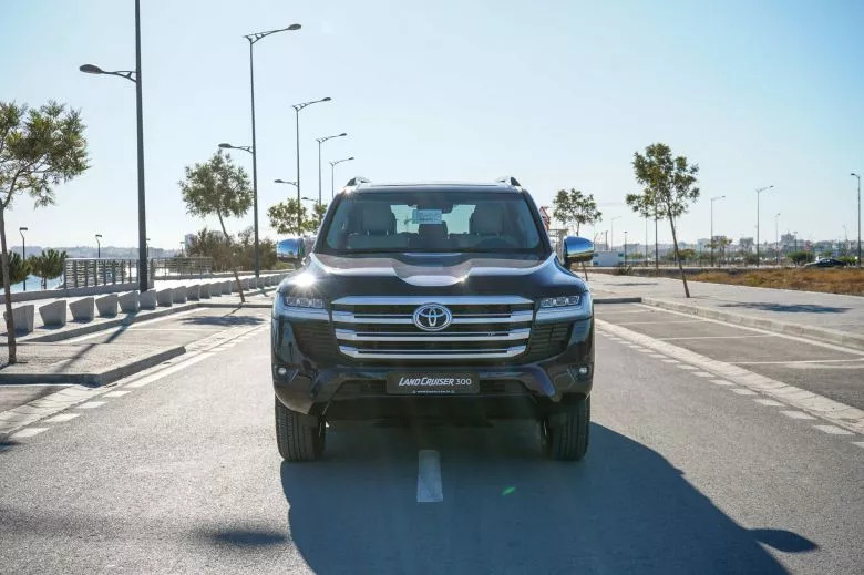 Toyota Land Cruiser 300 3.3 L V6 Bi-Turbo Diesel 4WD VX