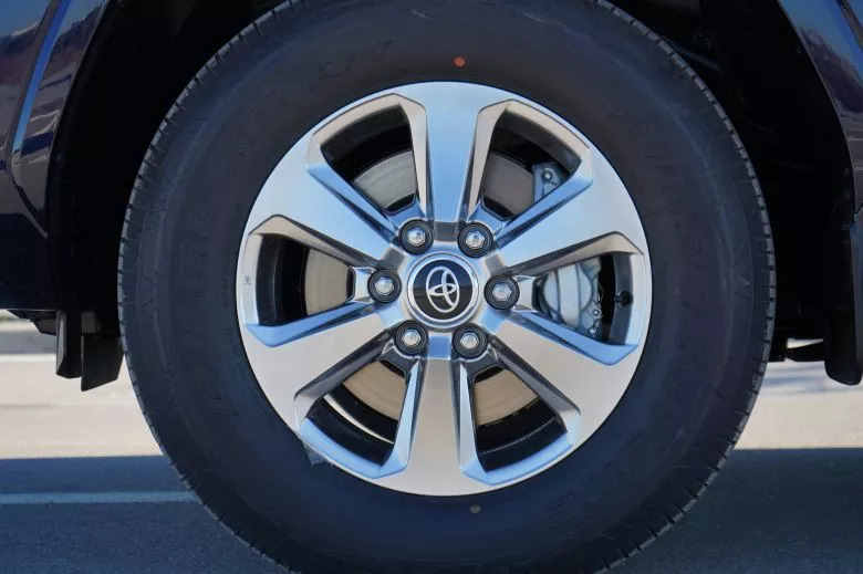 Toyota Land Cruiser 300 3.3 L V6 Bi-Turbo Diesel 4WD VX