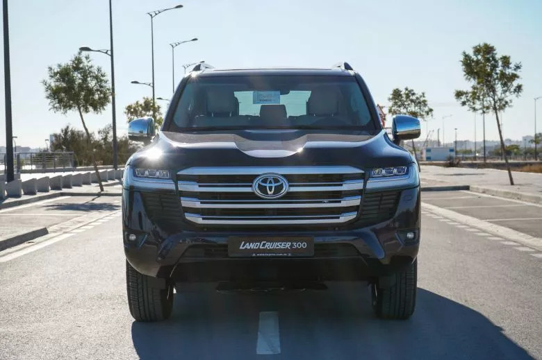 Toyota Land Cruiser 300 3.3 L V6 Bi-Turbo Diesel 4WD VX