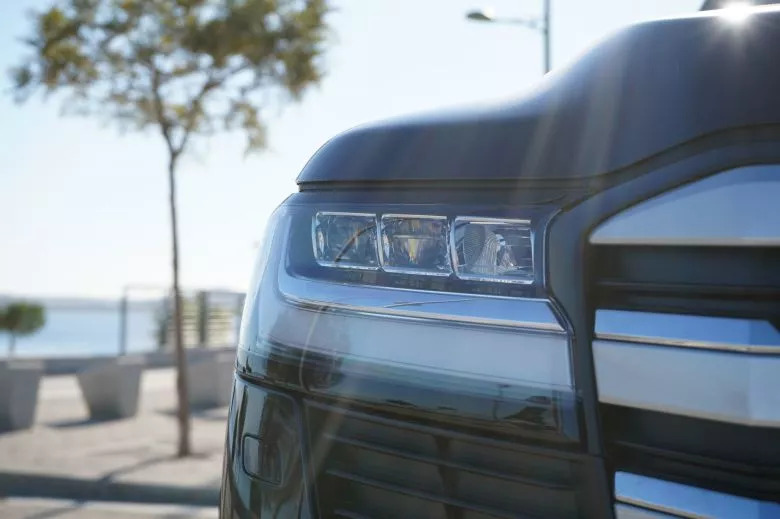 Toyota Land Cruiser 300 3.3 L V6 Bi-Turbo Diesel 4WD VX