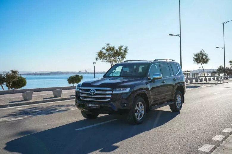 Toyota Land Cruiser 300 3.3 L V6 Bi-Turbo Diesel 4WD VX