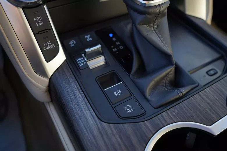 Toyota Land Cruiser 300 3.3 L V6 Bi-Turbo Diesel 4WD VX