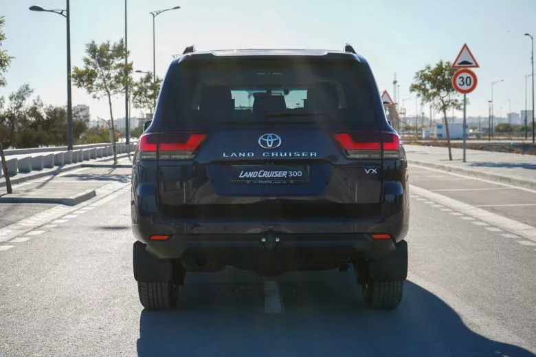 Toyota Land Cruiser 300 3.3 L V6 Bi-Turbo Diesel 4WD VX