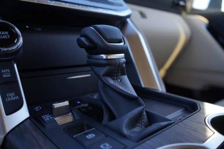 Toyota Land Cruiser 300 3.3 L V6 Bi-Turbo Diesel 4WD VX