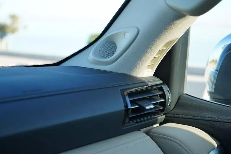 Toyota Land Cruiser 300 3.3 L V6 Bi-Turbo Diesel 4WD VX