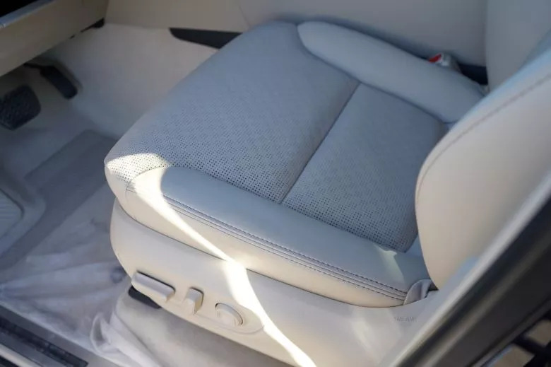 Toyota Land Cruiser 300 3.3 L V6 Bi-Turbo Diesel 4WD VX