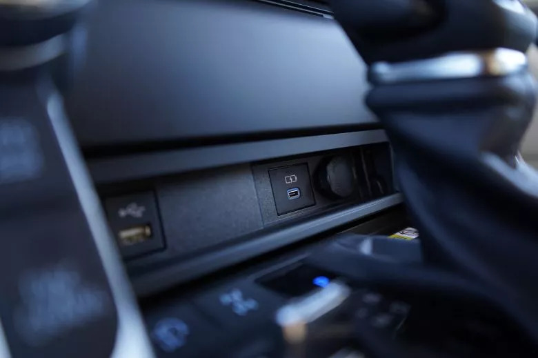 Toyota Land Cruiser 300 3.3 L V6 Bi-Turbo Diesel 4WD VX