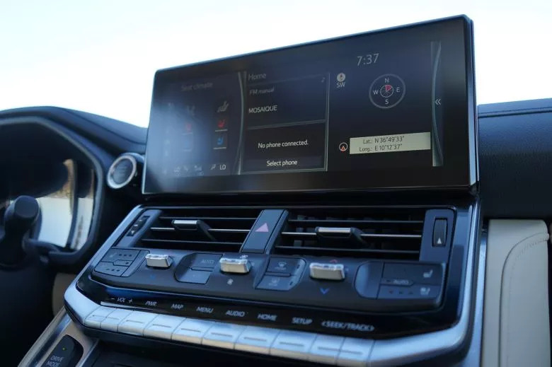 Toyota Land Cruiser 300 3.3 L V6 Bi-Turbo Diesel 4WD VX