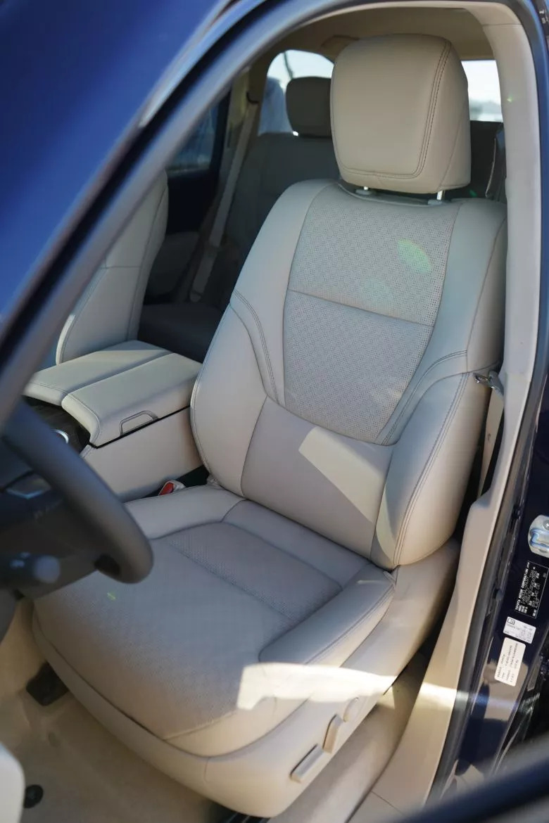 Toyota Land Cruiser 300 3.3 L V6 Bi-Turbo Diesel 4WD VX