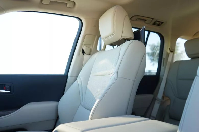 Toyota Land Cruiser 300 3.3 L V6 Bi-Turbo Diesel 4WD VX