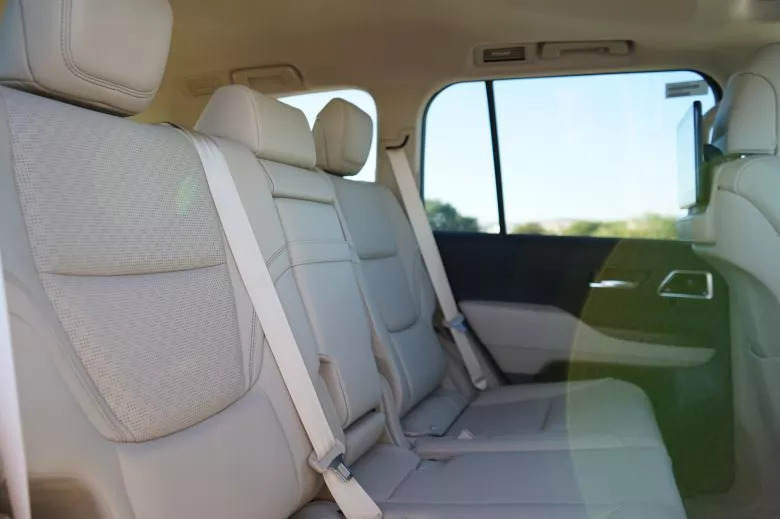 Toyota Land Cruiser 300 3.3 L V6 Bi-Turbo Diesel 4WD VX