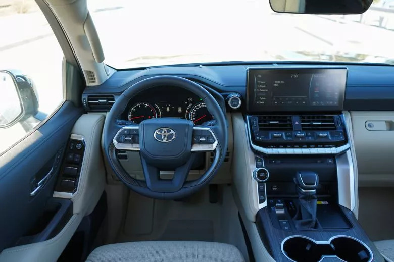 Toyota Land Cruiser 300 3.3 L V6 Bi-Turbo Diesel 4WD VX