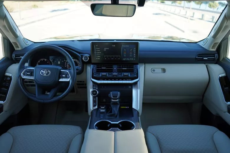 Toyota Land Cruiser 300 3.3 L V6 Bi-Turbo Diesel 4WD VX