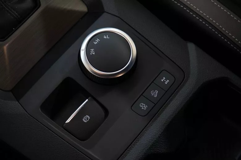 Volkswagen Amarok 2.0 L TDI 4x4 BVA Aventura Double Cabine