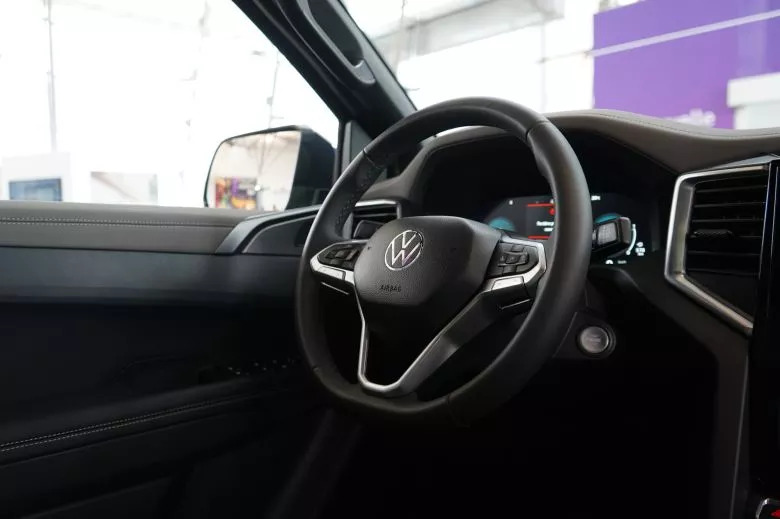 Volkswagen Amarok 2.0 L TDI 4x4 BVA Aventura Double Cabine