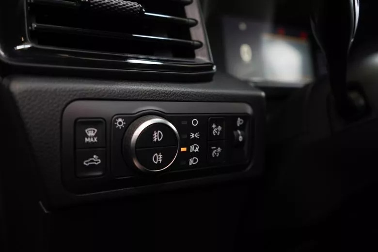 Volkswagen Amarok 2.0 L TDI 4x4 BVA Life Double Cabine