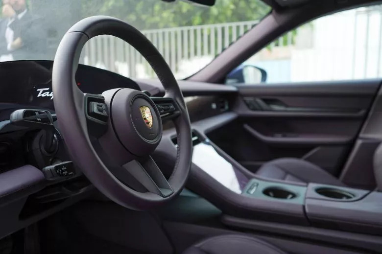 Porsche inaugure un centre de services à Sfax